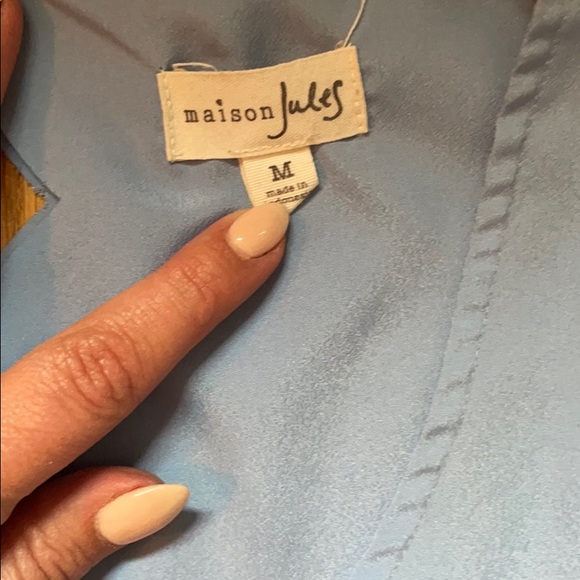 Blue blouse with scalloped hem - Picture 2 of 4